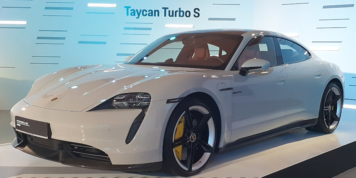Porsche-Taycan-Turbo-1-WEBCAR Tesla-Model-S-Plaid-VS. Porsche-Taycan-Turbo-WEBCAR