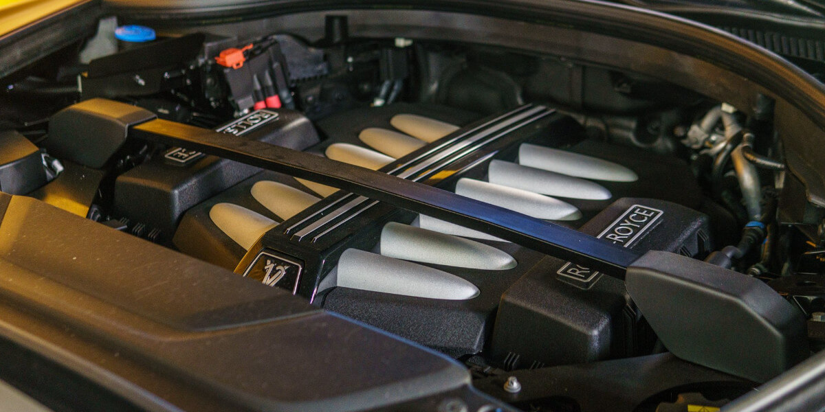 Rolls-Royce-Cullinan-9-engine-carcoops Rolls-Royce-Cullinan-WEBCAR
