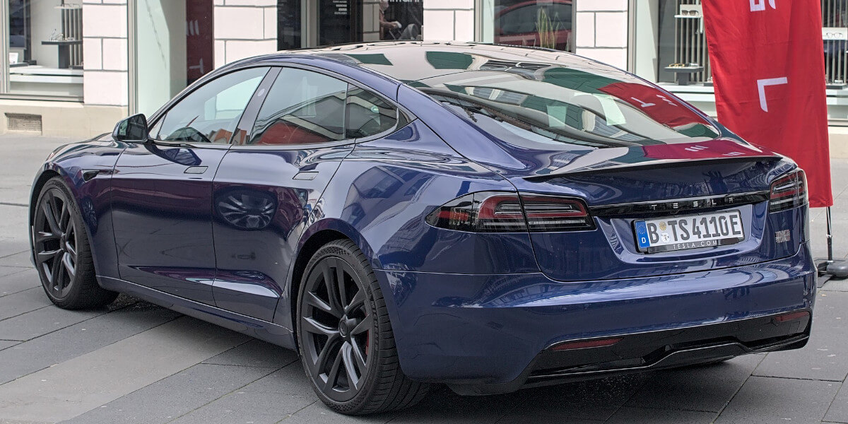 Tesla-Model-S-Plaid-1-WEBCAR Tesla-Model-S-Plaid-VS. Porsche-Taycan-Turbo-WEBCAR