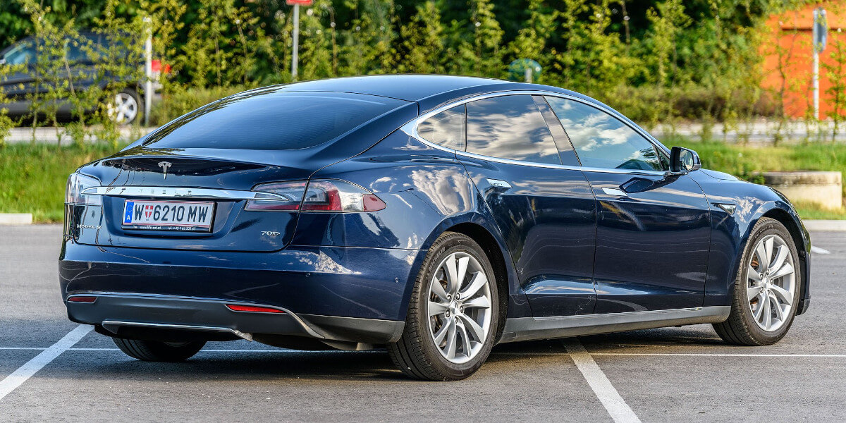 Tesla-Model-S-Plaid-3-WEBCAR Tesla-Model-S-Plaid-VS. Porsche-Taycan-Turbo-WEBCAR