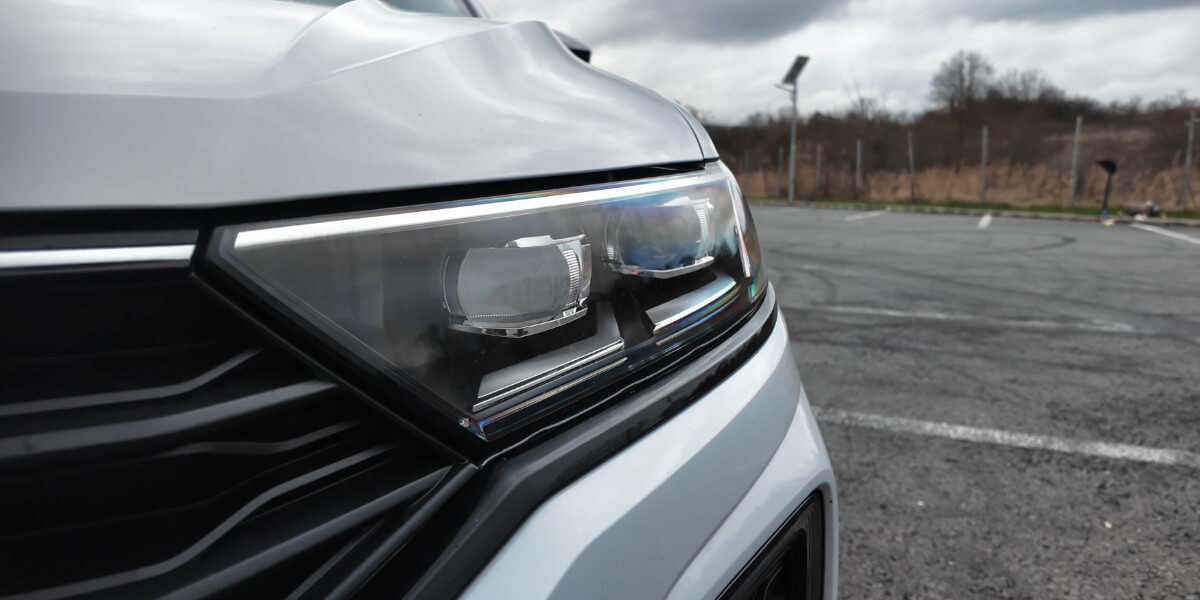 Volkswagen-T-Roc_far_1_WEBCAR Volkswagen-T-Roc_WEBCAR
