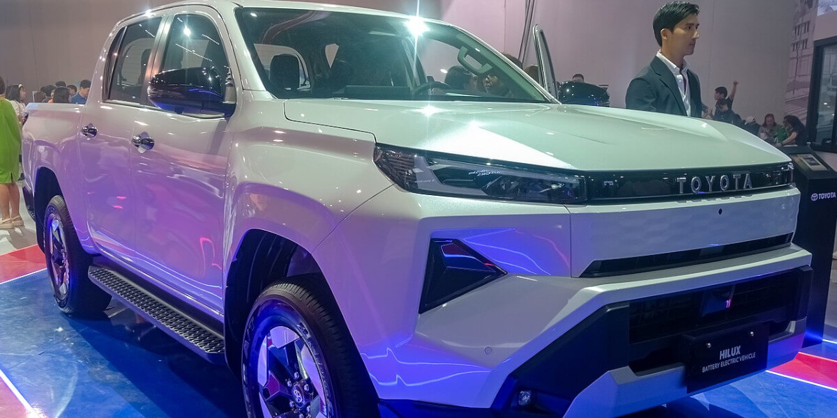 Toyota-Hilux-3-WEBCAR cele-mai-vandute-masini-WEBCAR