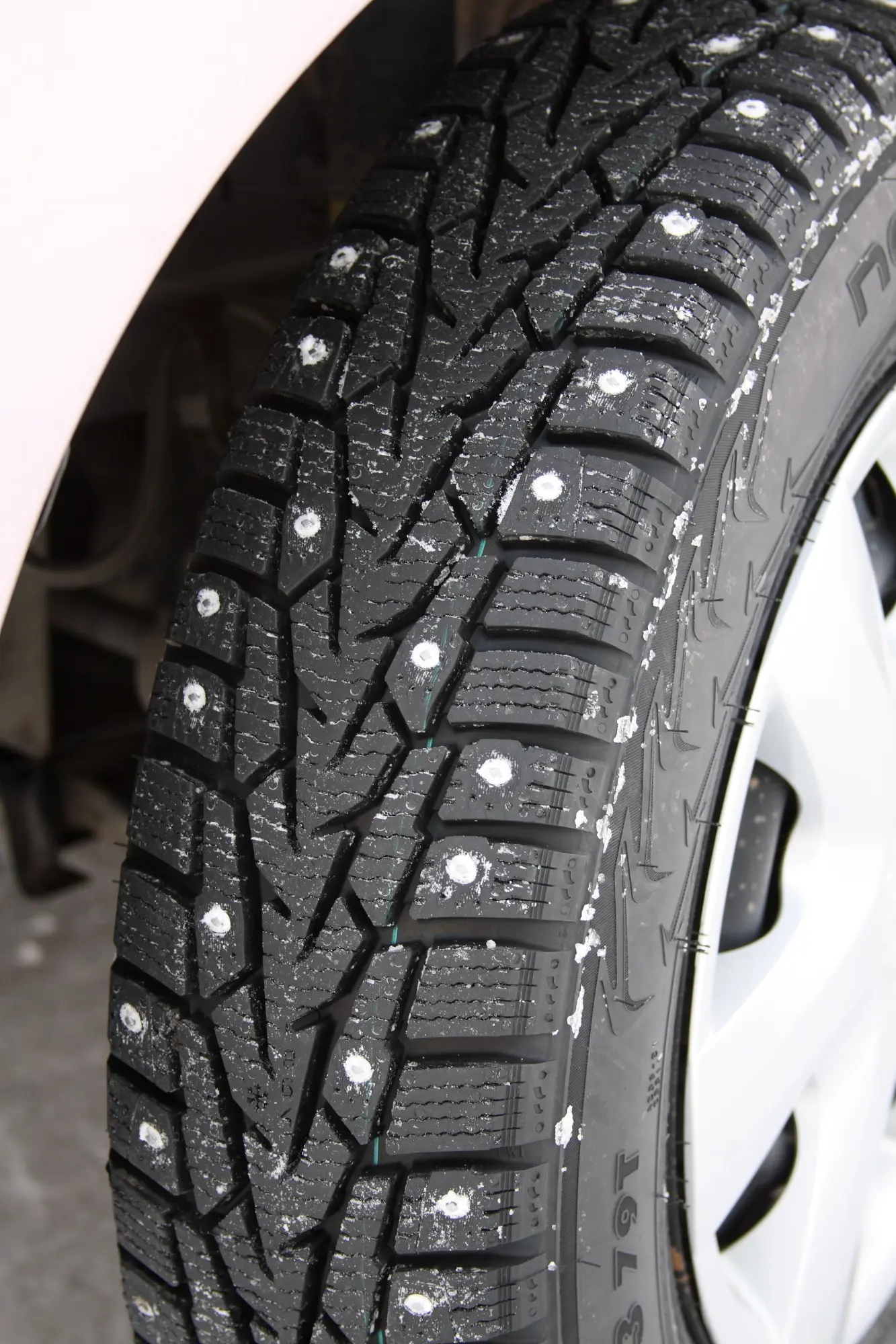 anvelopa-Nokian-Hakkapeliitta-webcar
